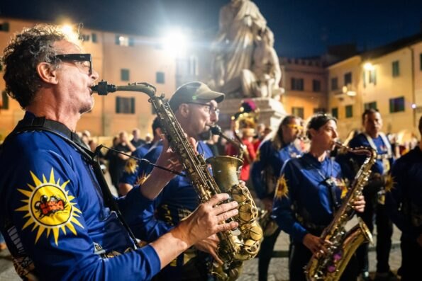 Magicaboola Brass Band dal vivo