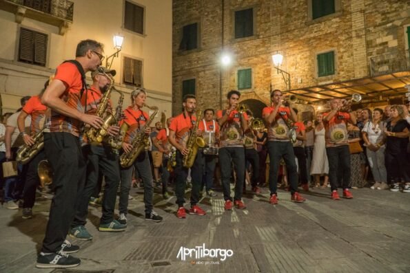 Magicaboola Brass Band dal vivo